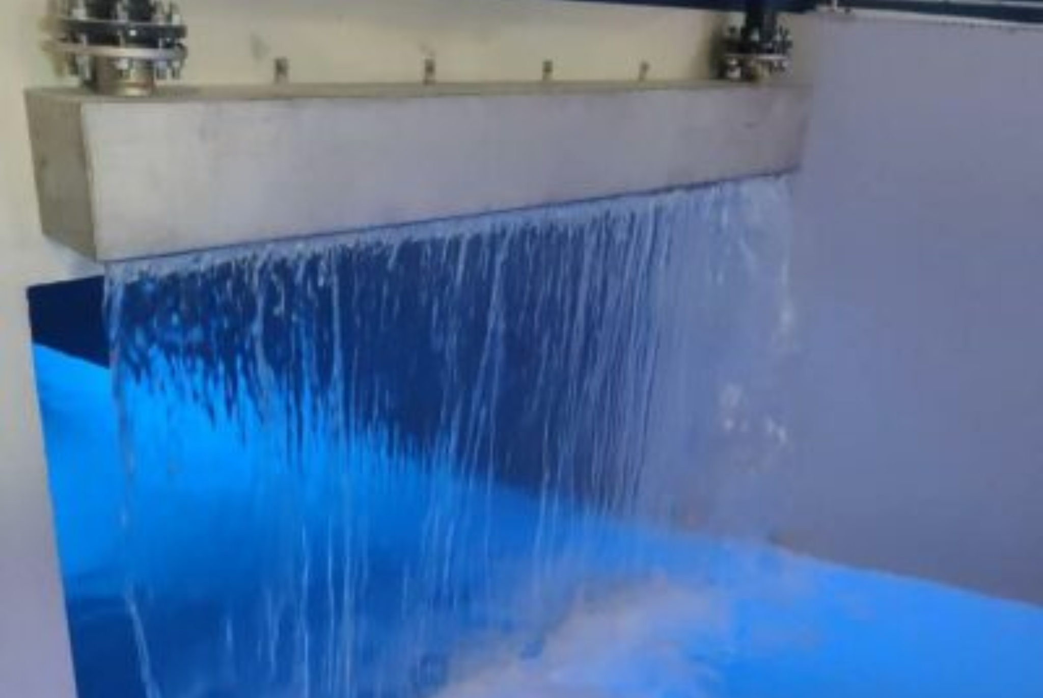 Réalisation d’une cascade pour le parc d’attraction Aquascope (en acier inoxydable) - CZ Fab